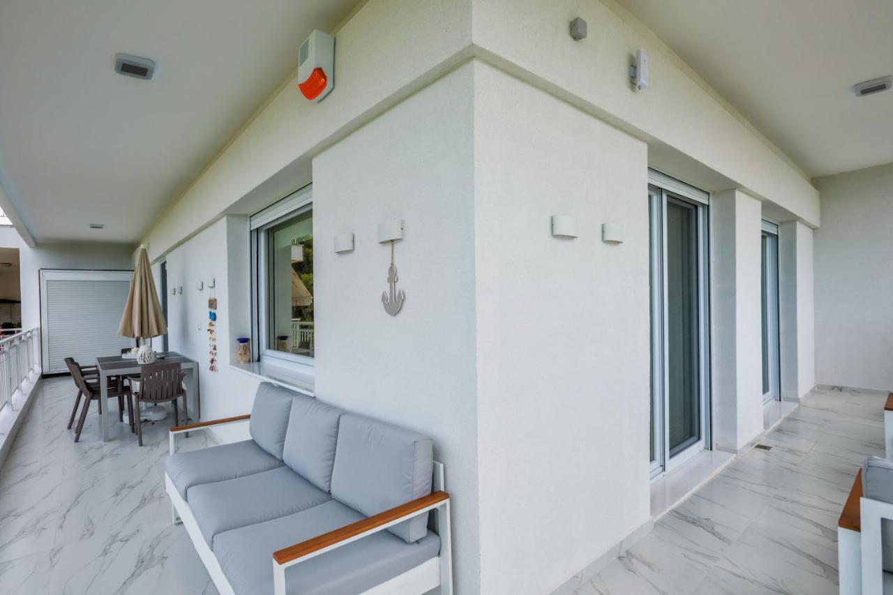 Front Casa Elena Chaniotis